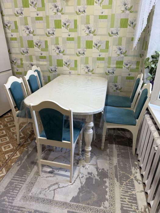 Кухонный стол со стульями