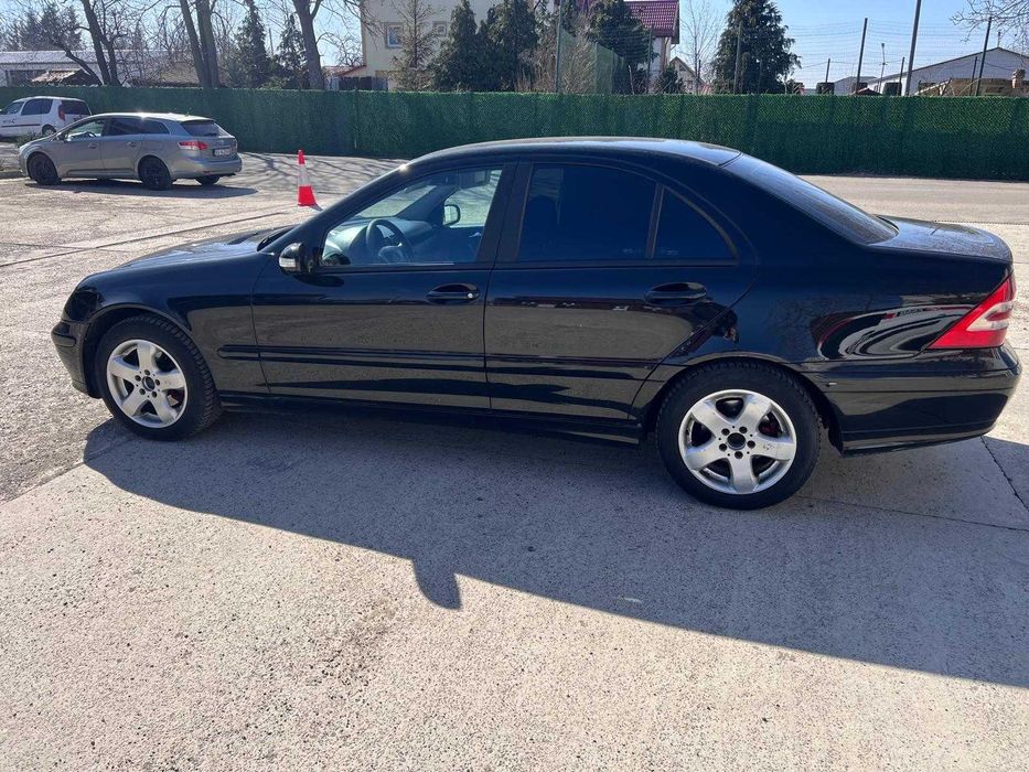 Mercedes    C220