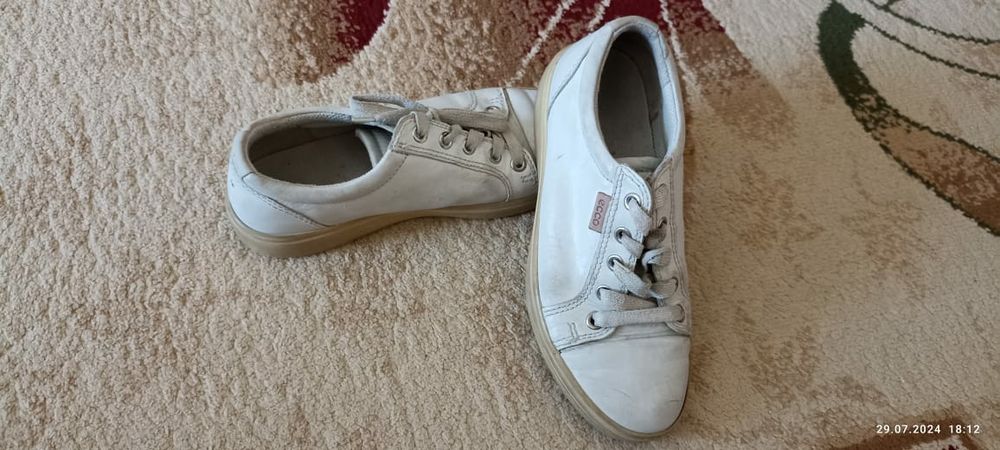 Продам красовки ECCO