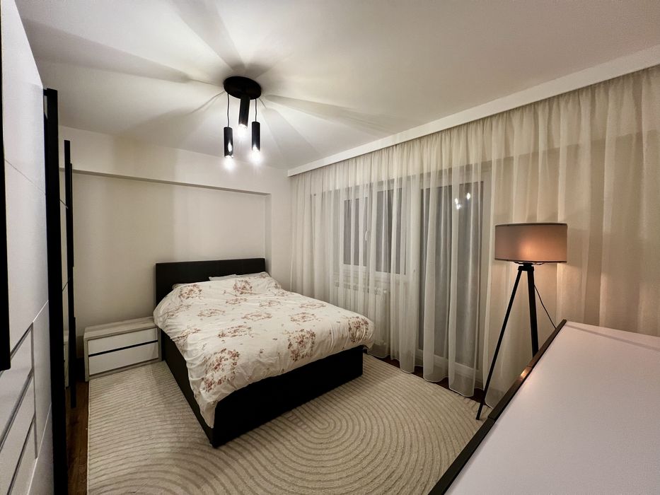 Proprietar- vand apartament 3 camere, 100mp, balcon 25mp, Bd.Traian.