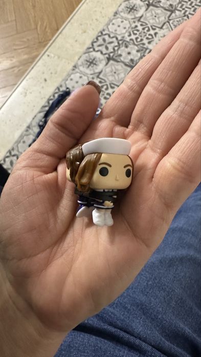 Фигурки киндера очень странные дела