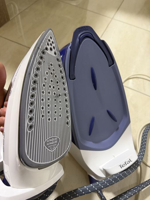 Masina de calcat cu aburi TEFAL