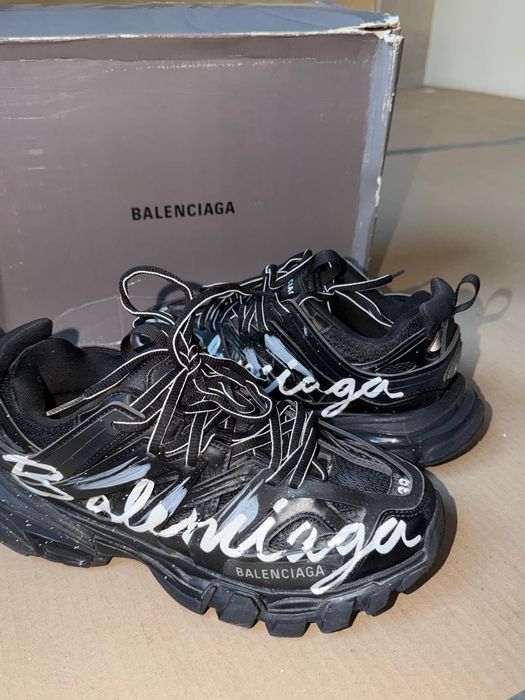 Balenciaga track 39