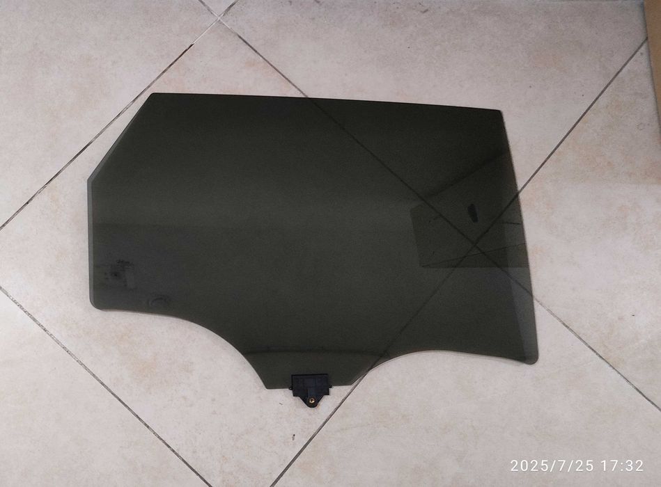 Стекло двери Hyundai Tucson 4 задний правый 83420N9010 туксон стекло