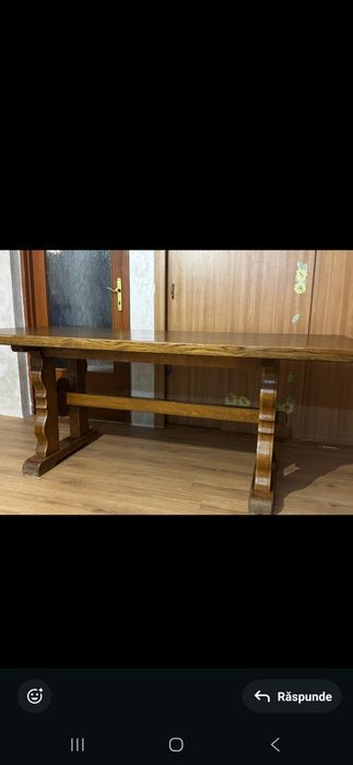 Masa din lemn masiv