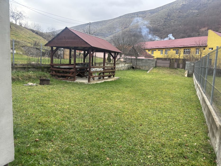 Casa de vanzare la remeti