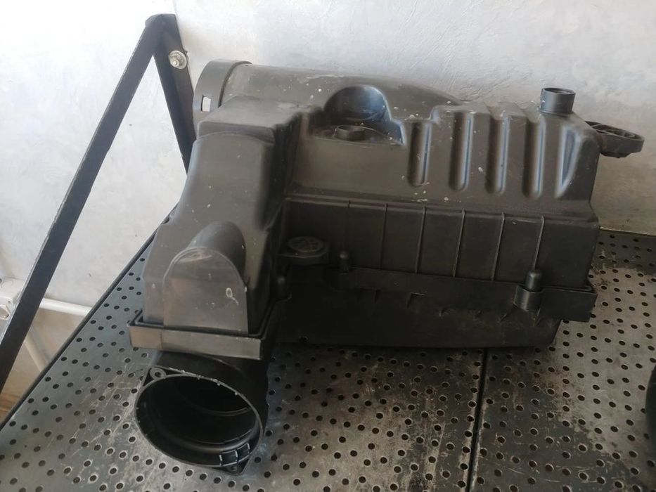 carcasa filtru aer 2.0 tfsi  skoda octavia 2  audi a3 passat cc 1k0129607ag  1k0129601cg