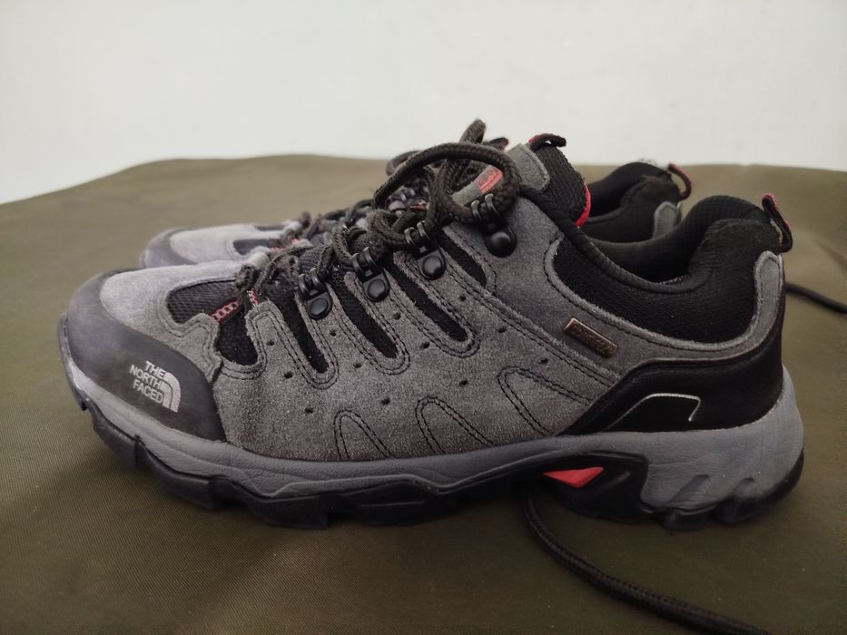 Продам фирменную обувь.