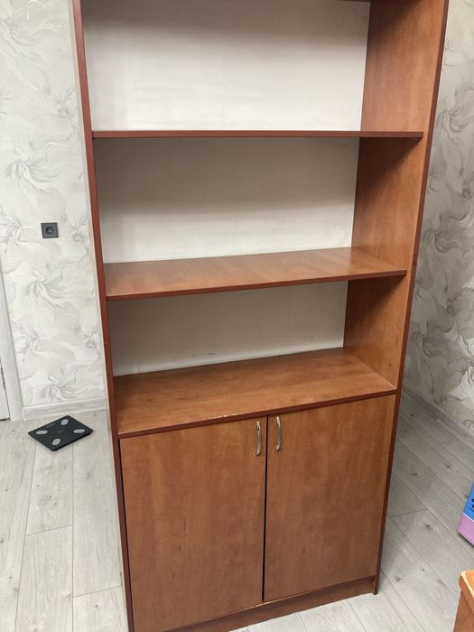 Продам шкафы и тумбочкий