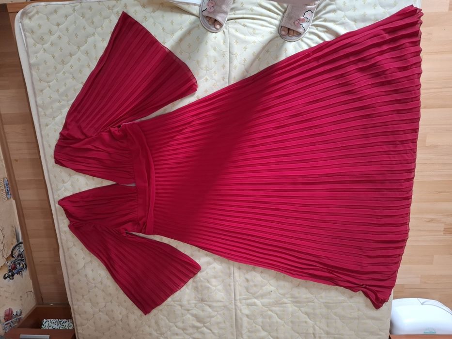 Rochie roșie pliata
