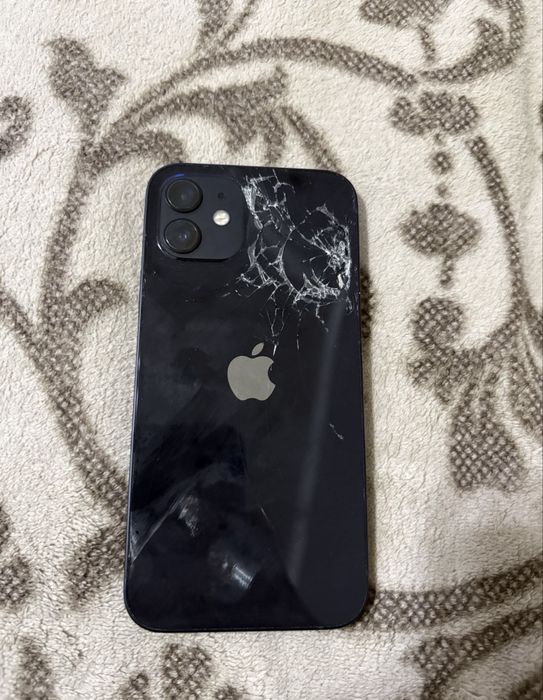 Продам iPhone 12