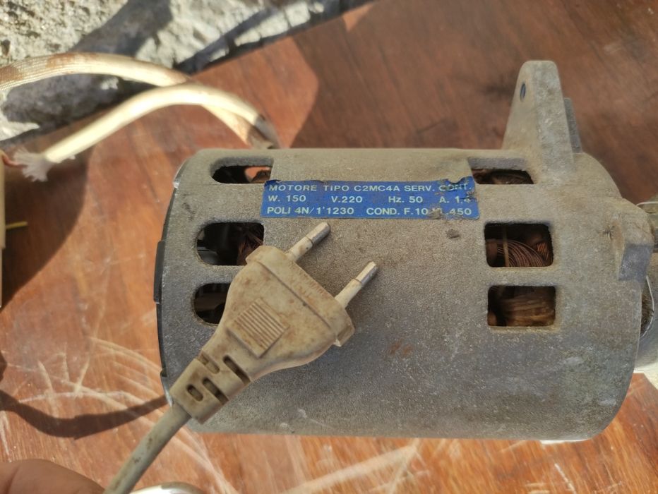 Монофазна ротационна помпа 150W (за кафемашина/вода)
​Описание:
Продав