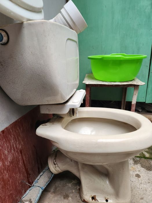 Унитазы  б/у , Ю.Корея , и СССР.