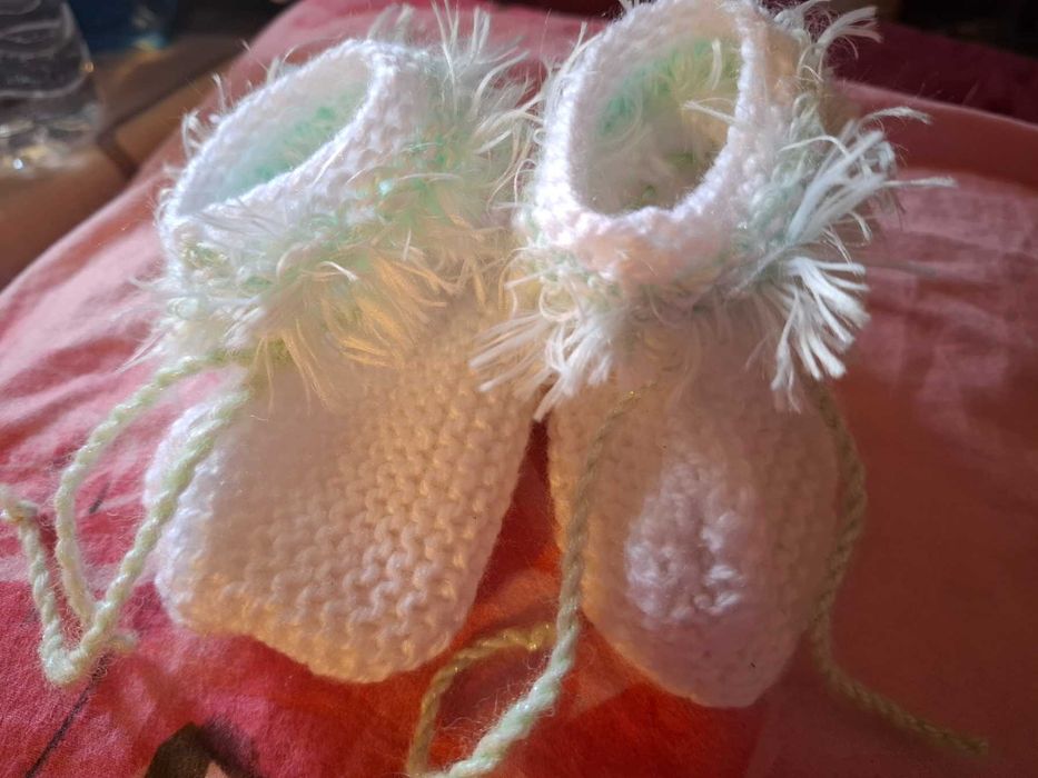 плетени бебешки комплекти