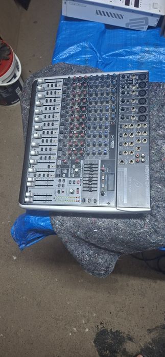 Vând mixer Behringer Xenyx qx1832   USB