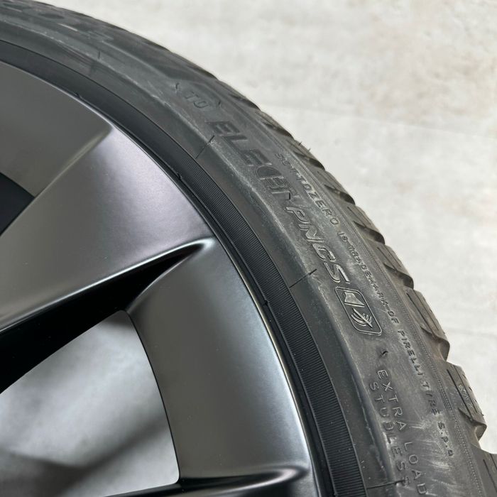 Тесла модел У 20 цола / Tesla midel Y