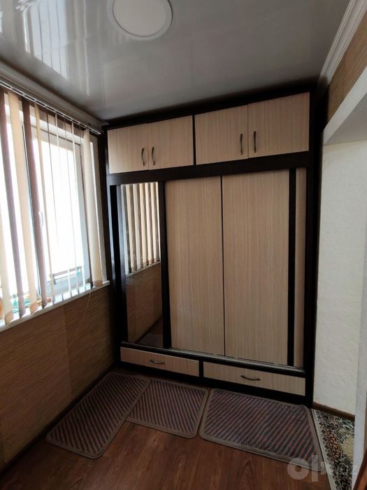 Продам 1 комнатную. Сергели -4. До метро 3 минуты. Балкон 2х3 метра