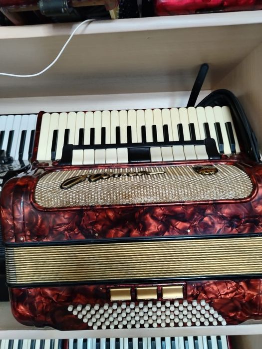 Продам немецкие аккордеонын