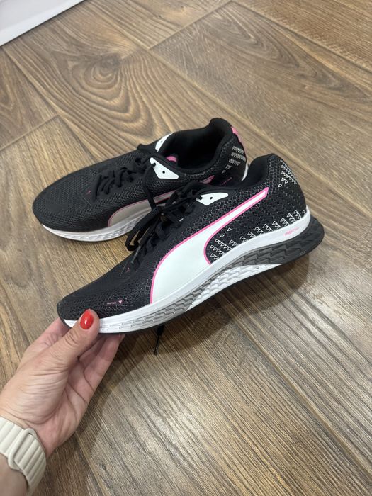 Продам кроссовки оригинал