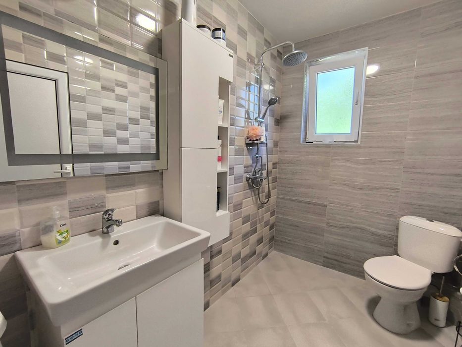 Продава се Къща в с. Драгичево, Област Перник - 220 кв.м за 1910 €/кв.м - Снимка #16