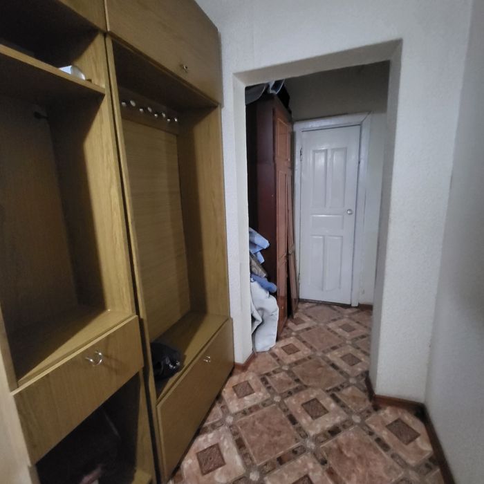 1 ком.я район Цума.часы ,ночь