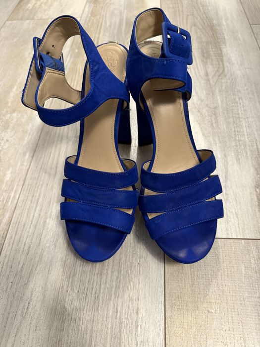 Обувки и сандали на промоция