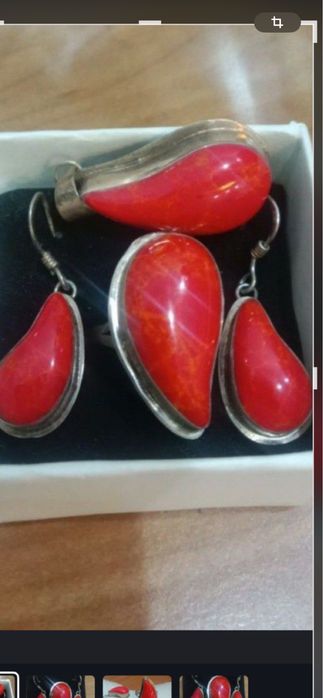 Серьги с  кораллами продам.
