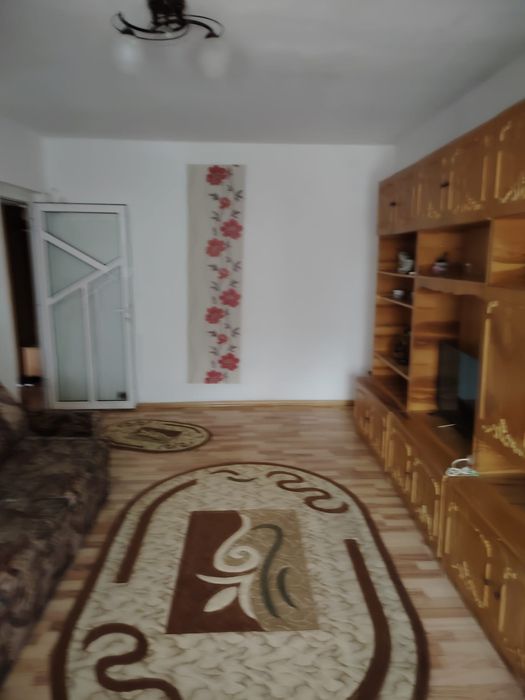 Vând apartament Broșteni