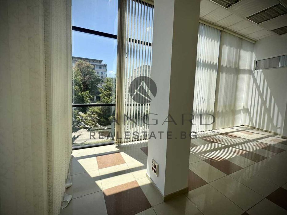 оф.23625 Просторен офис/ Топ локация/ Център