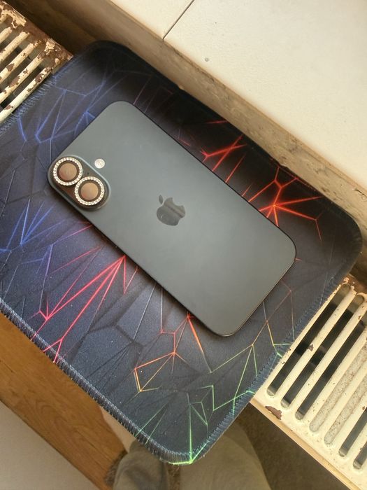 Vand iphone 16  mai multe detalii in privat