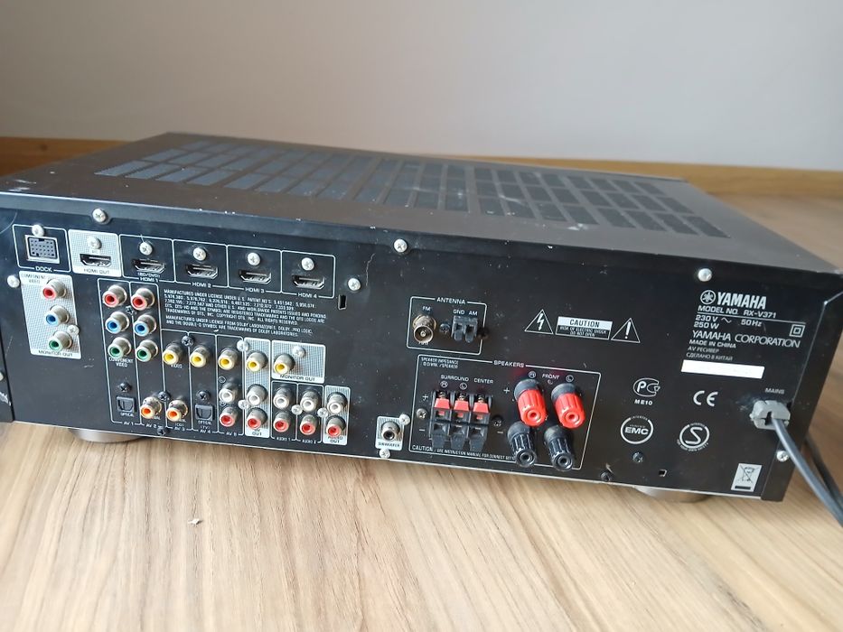 Amplituner yamaha RX V371