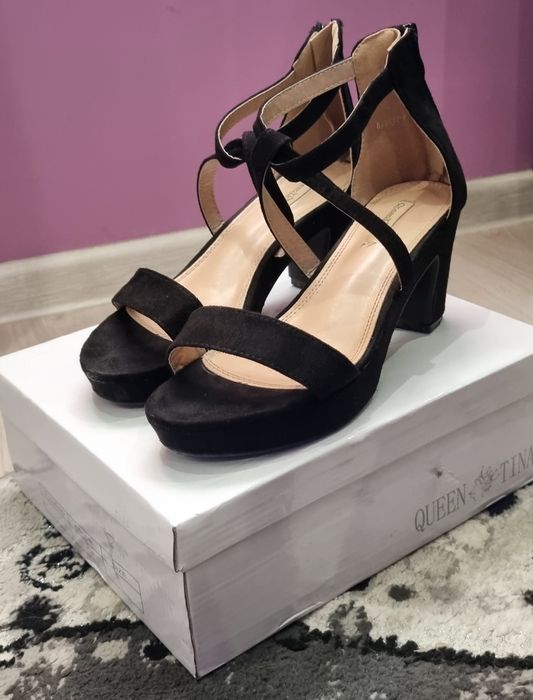 Дамски обувки на нисък ток