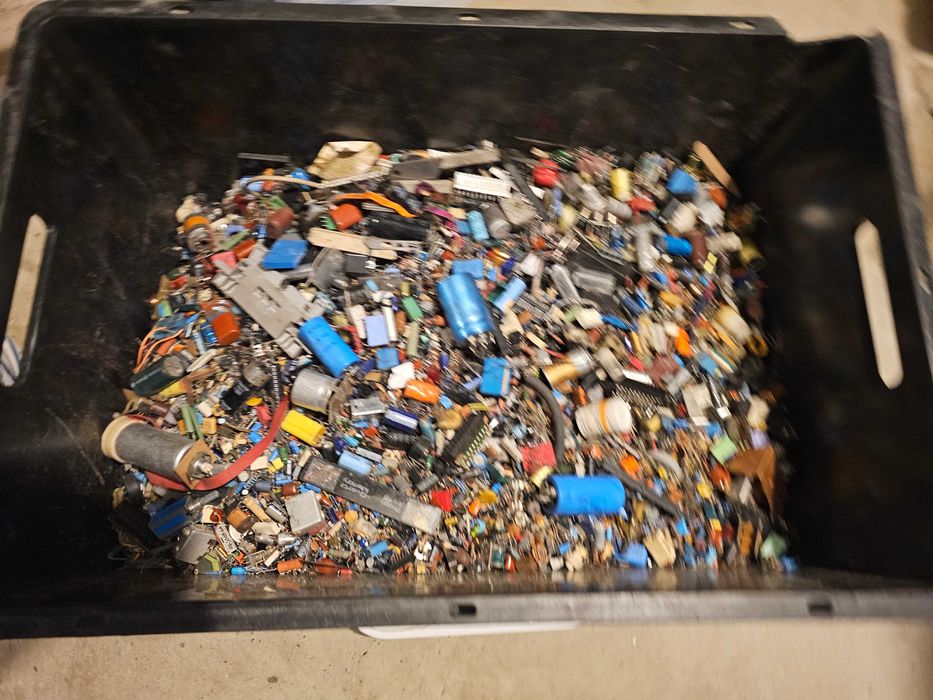 Componente electornice rezistente si condensatori la kilogram