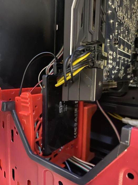 Геймърски компютър i5 4460 Ssd 512GB rx470 4Gb nitro 10gb ram