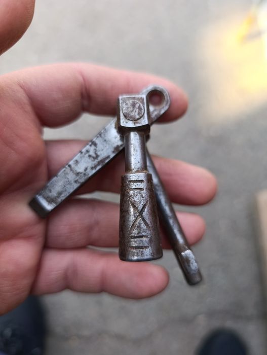 Ключи вагонные старинные