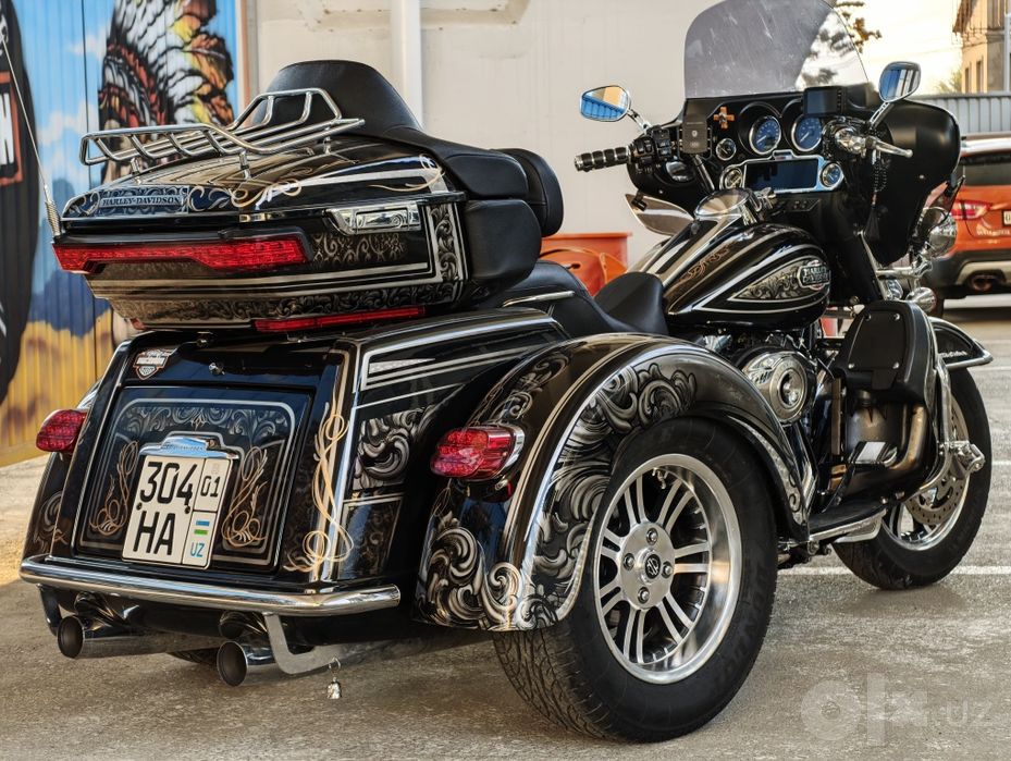 Harley-Davidson Tri Glide Ultra 2011 года.