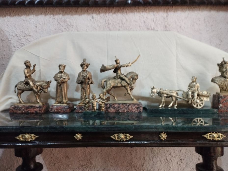 Статуэтки сувенир бронза