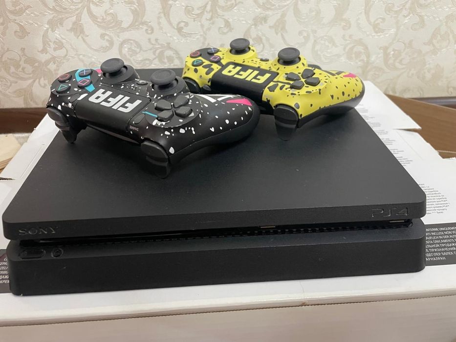 Продам PS4 slim (прошитый)