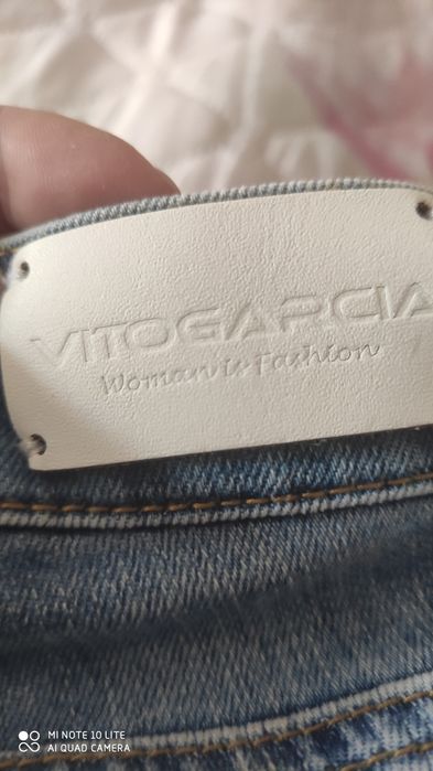 Два чифта дамски дънки