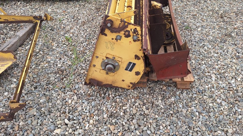 Tocator paie combina New Holland 8070