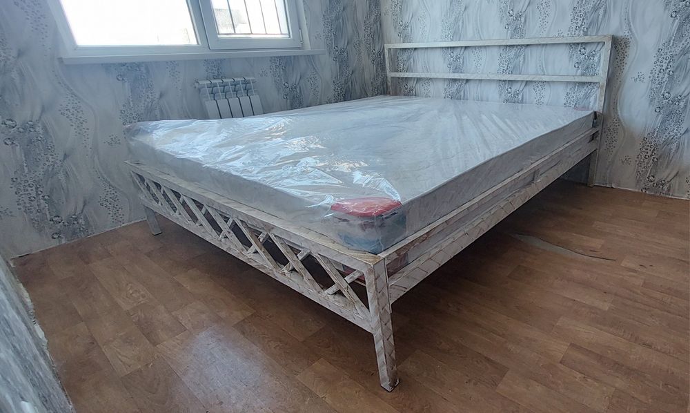 Кровать металическая