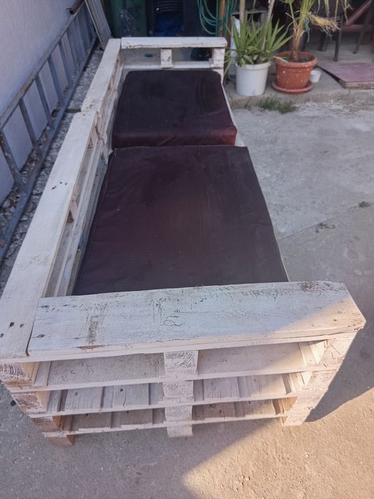 Canapea paleți cu pernute.lungime 240 cm