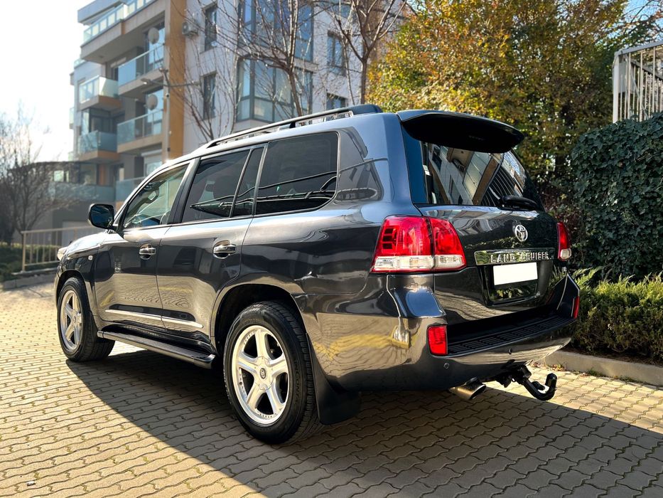 Toyota Land cruiser V8 200 1 Собственик