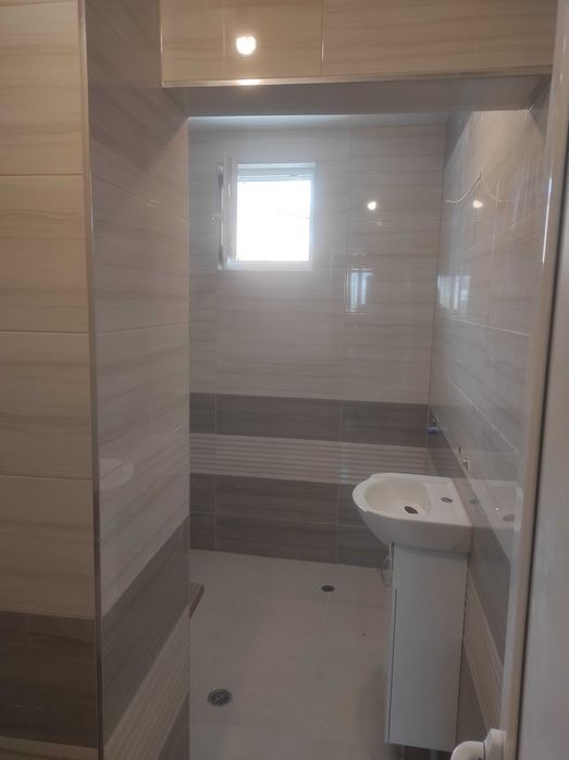 Поставяне на плочки