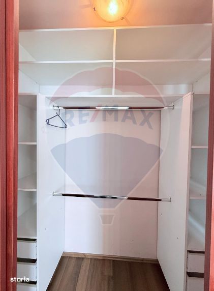 Apartament spațios-3 camere-la curte în Turnișor