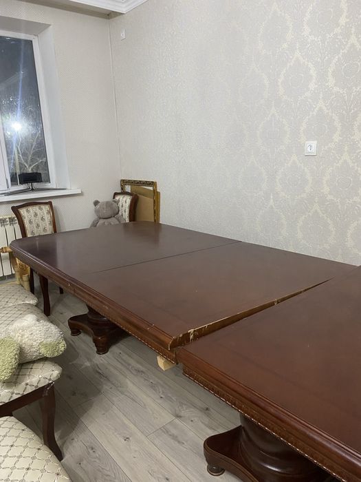 Стол для гостинной большой