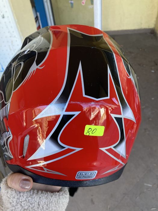 Нова каска за мотор М/Л - пистова/ шлем