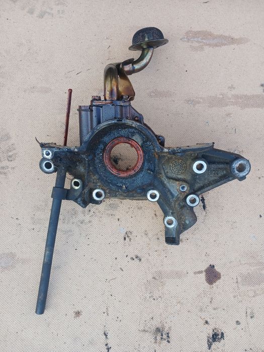 Масляный насос Мазда 323 двигатель ZL