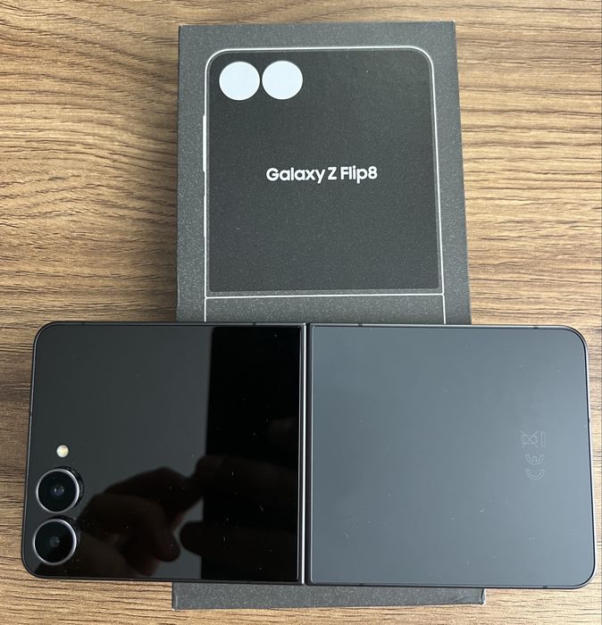 Samsung Z flip 8 GRAPHITE