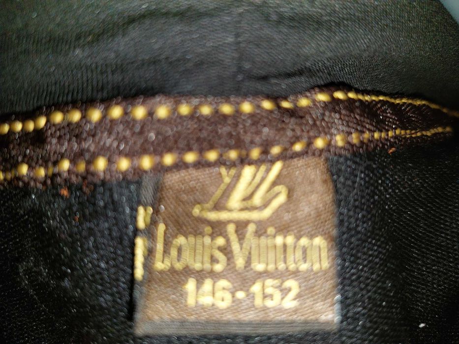 Jacheta / hanorac Louis Vuitton cu gluga si logo metalic
